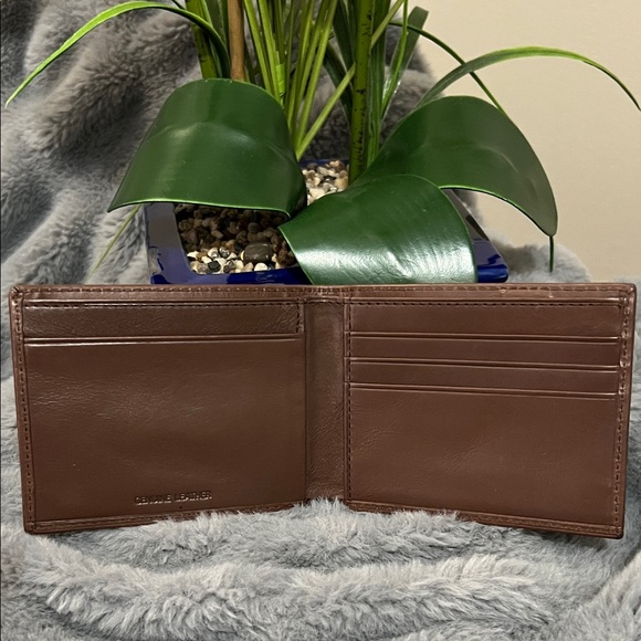 Stafford Dark Brown Leather Wallet  NWOT retail $20 ❤️ - Picture 2 of 5